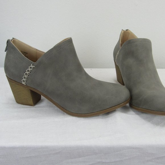 Journee Collection Shoes - Journee Collection women's 9 Gray bootie No Box